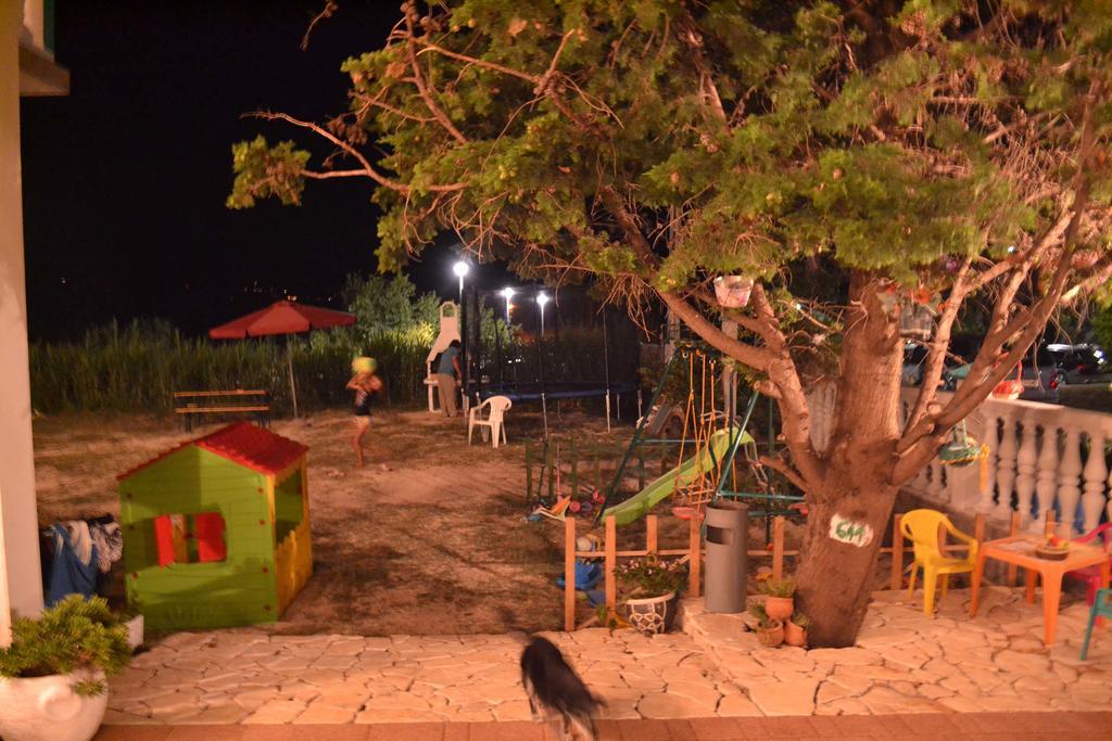 Apartmani Jenny I Tania Lopar Ngoại thất bức ảnh