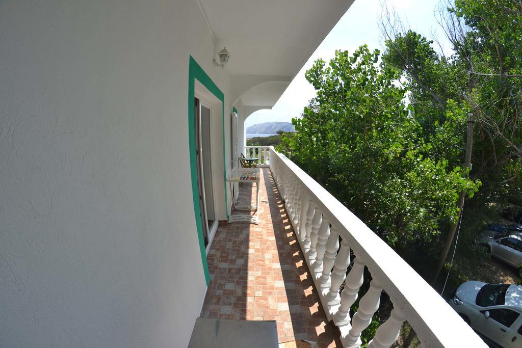 Apartmani Jenny I Tania Lopar Ngoại thất bức ảnh