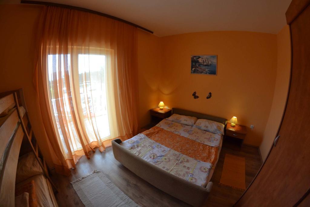 Apartmani Jenny I Tania Lopar Ngoại thất bức ảnh