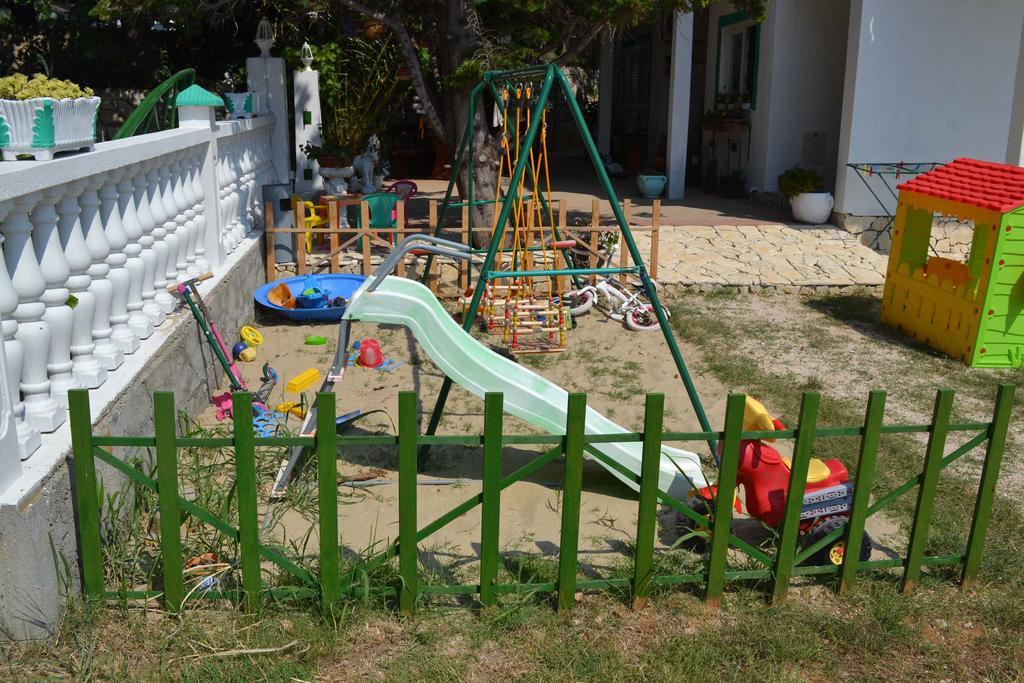 Apartmani Jenny I Tania Lopar Ngoại thất bức ảnh